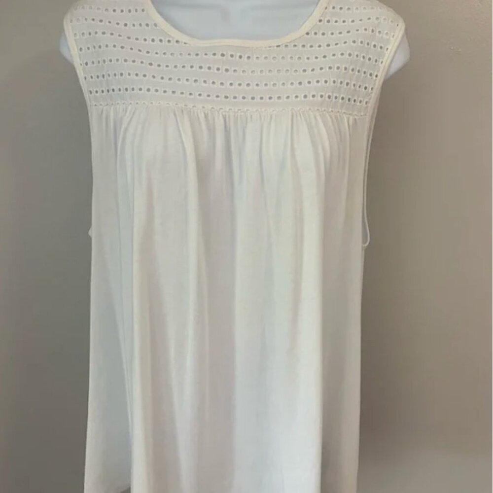 Gap White Eyelet Tank – XL | Effortlessly Chic